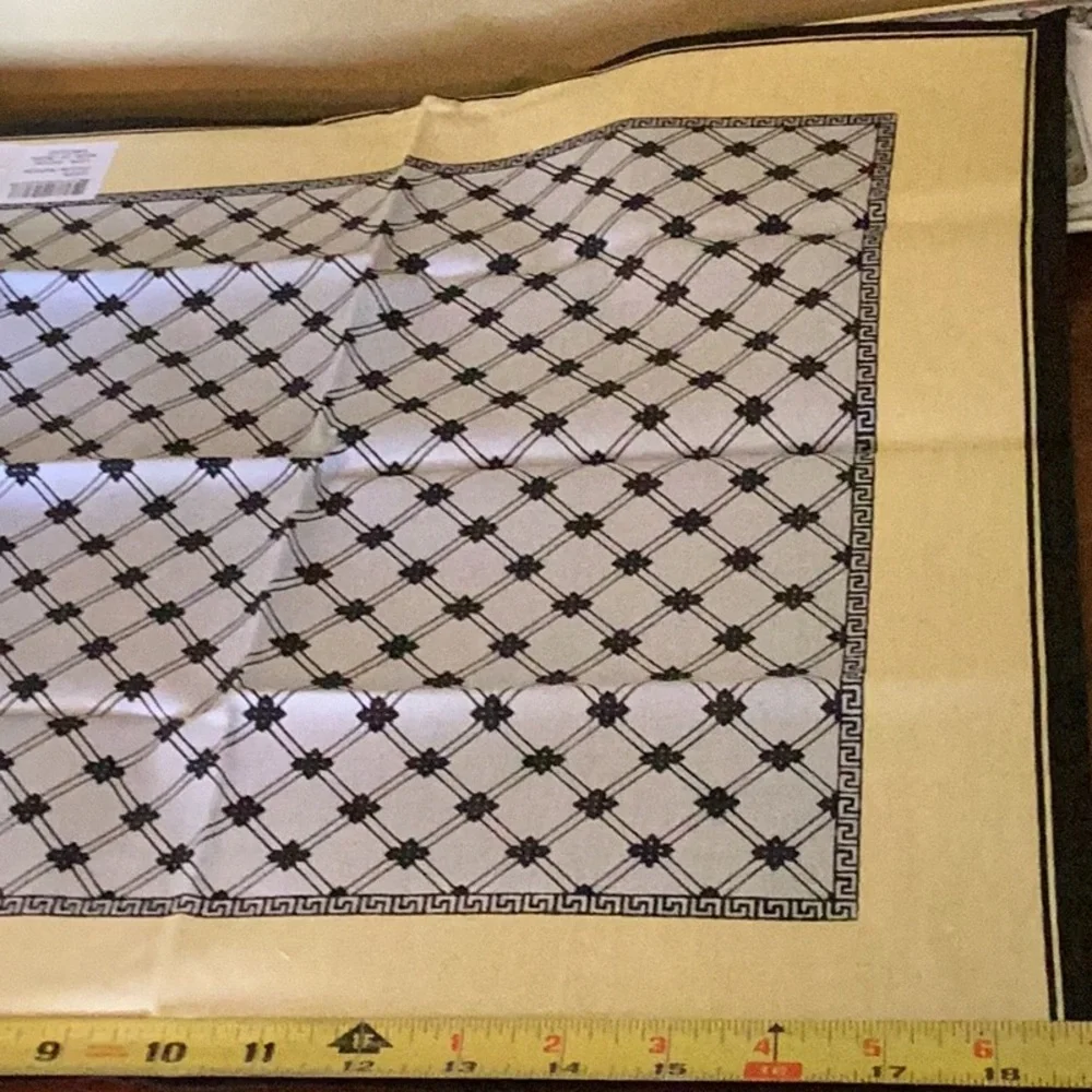 Villeroy & Boch Yellow and Black Table Linen set of six napkins cloth - Picture 2 of 3